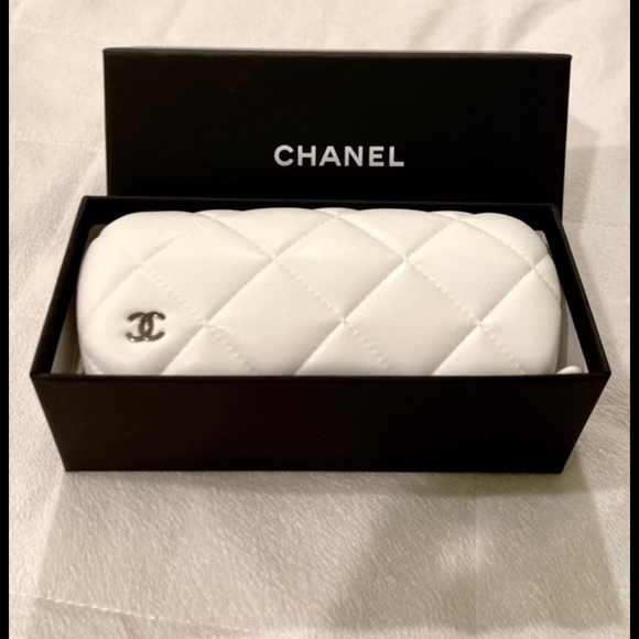 CHANEL White Quilted Women's Eyewear Glasses Case - Picture 3 of 3